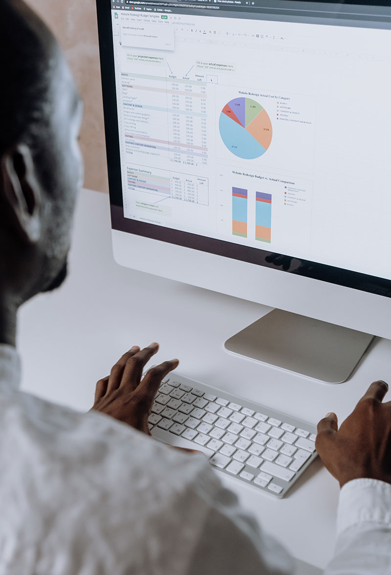 imagen persona consultando Data & IA